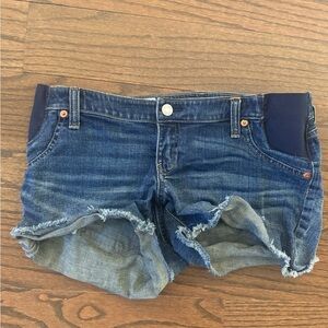 Gap maternity shorts, size 25 used